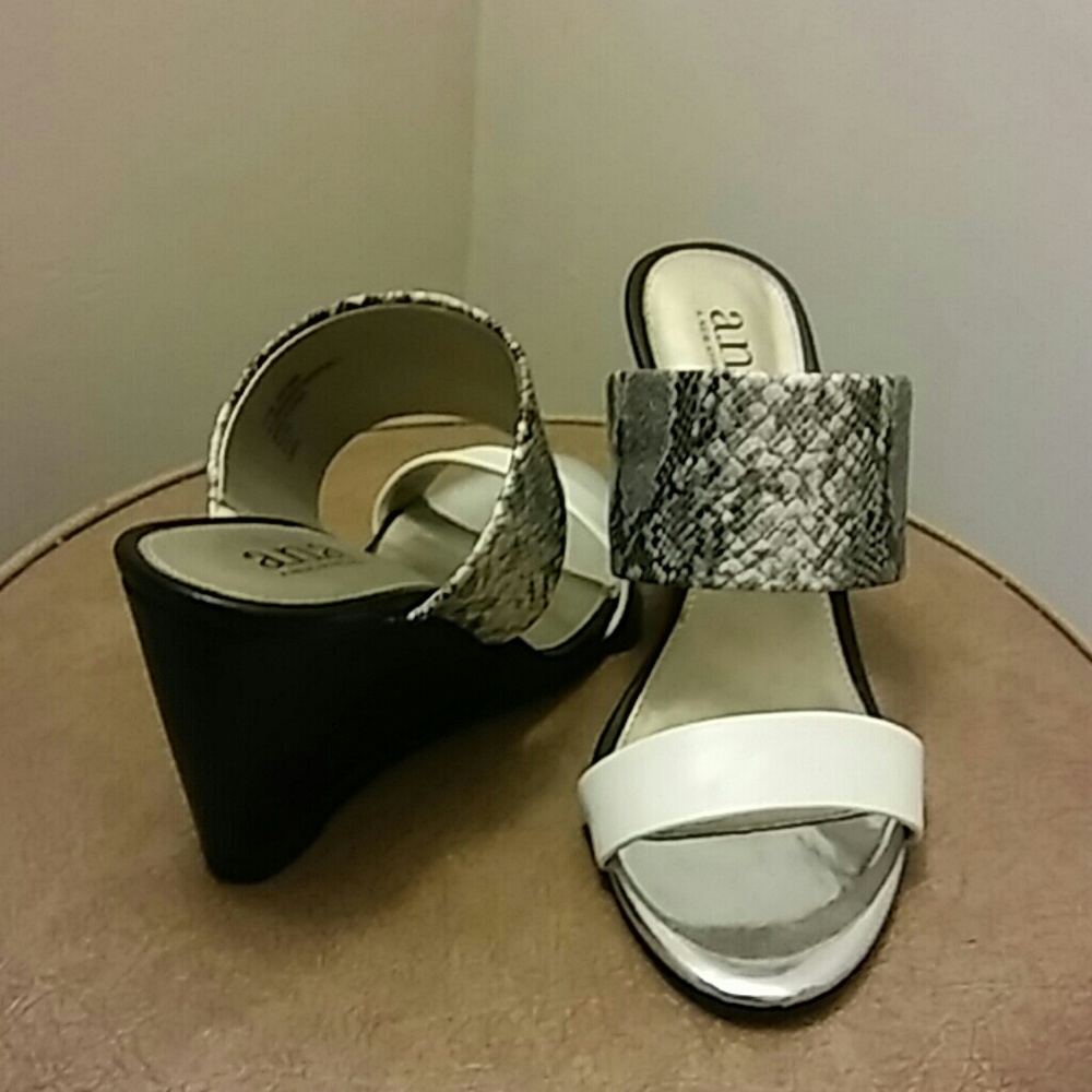Shoe